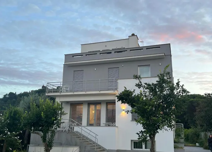 Πανσιόν Domusbiri