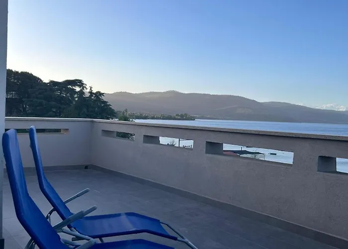 Domusbiri 3* Bracciano (Rome)